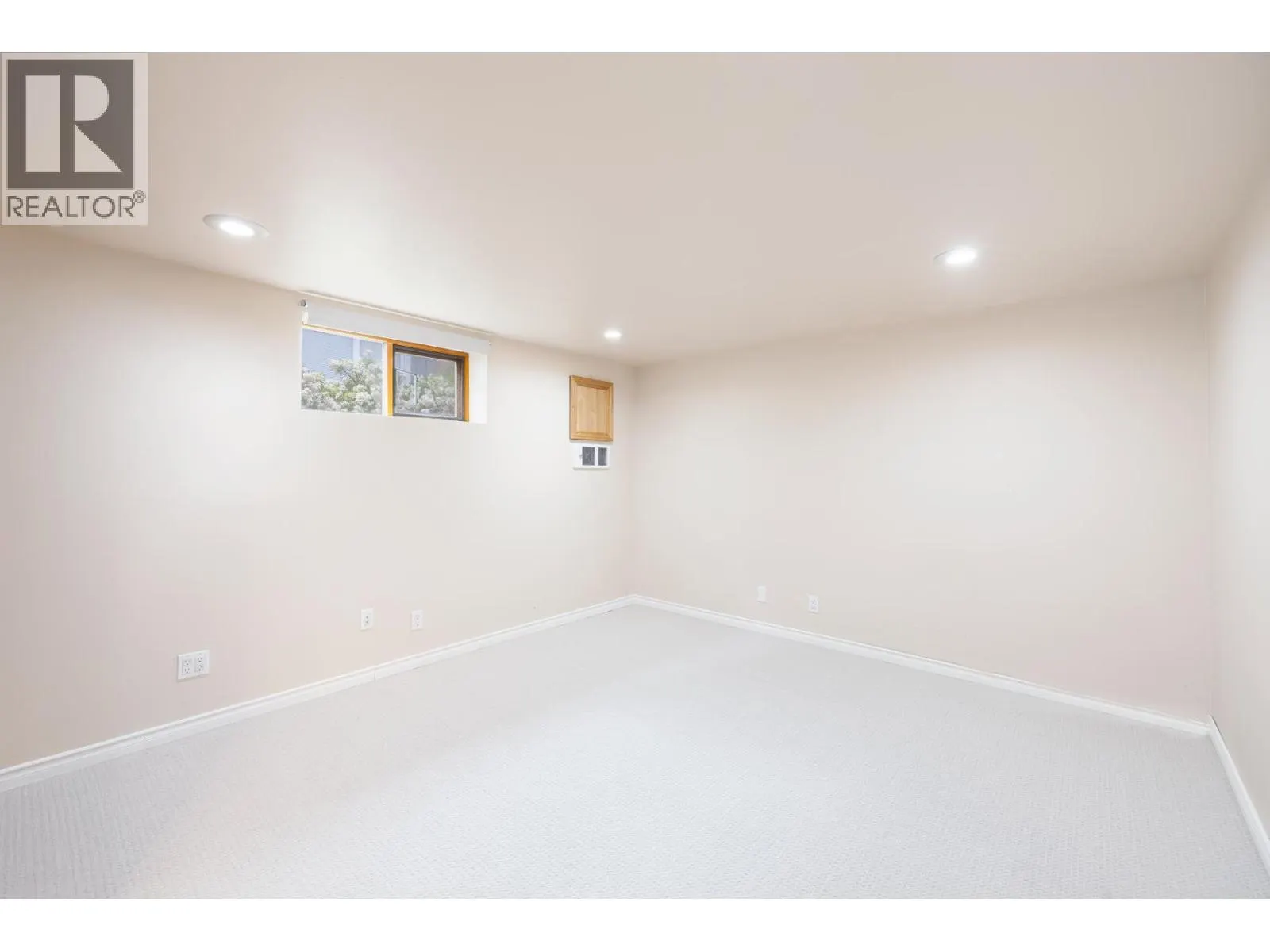 1561 MERLYNN CRESCENT