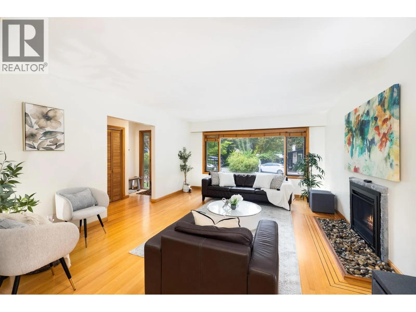 1561 MERLYNN CRESCENT