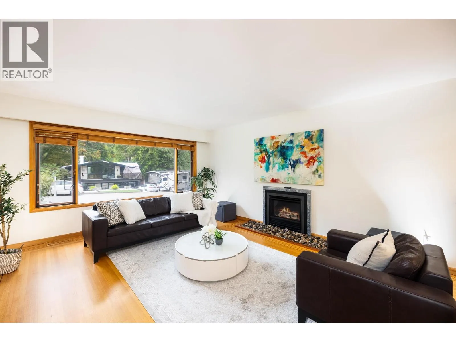1561 MERLYNN CRESCENT