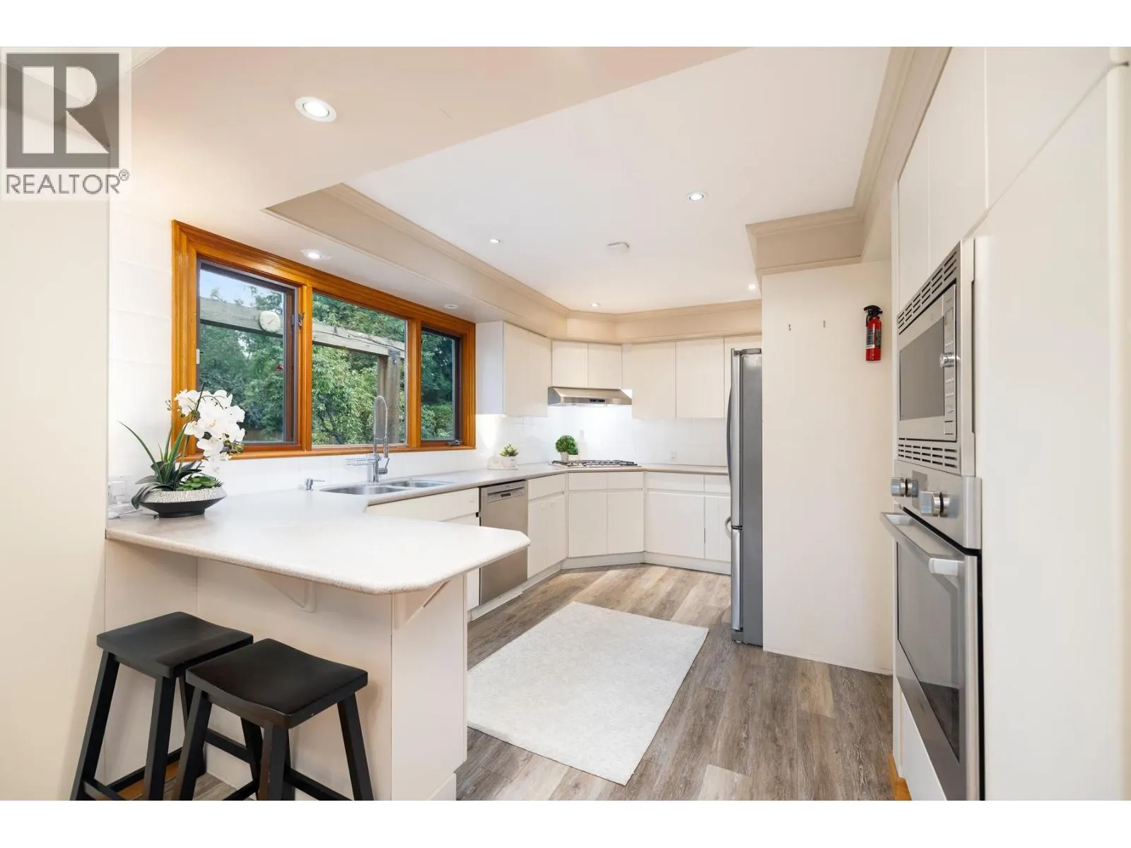 1561 MERLYNN CRESCENT