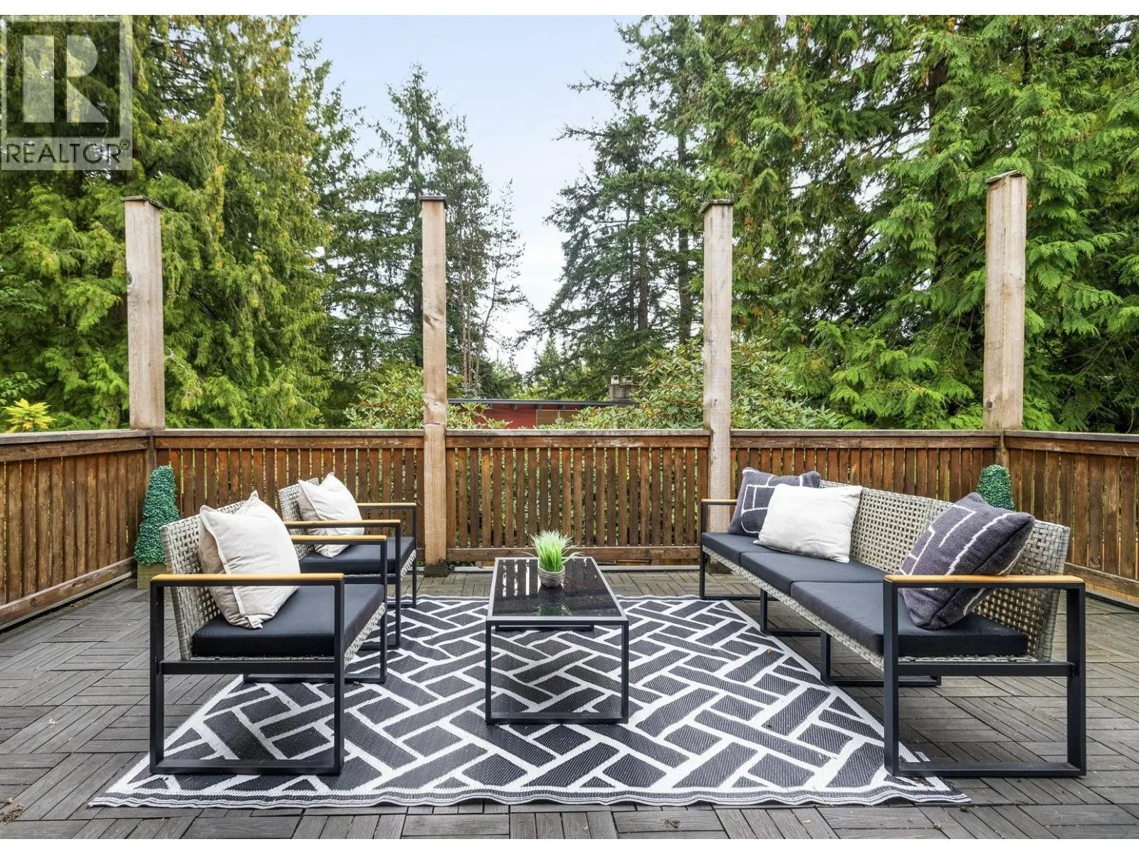 1561 MERLYNN CRESCENT