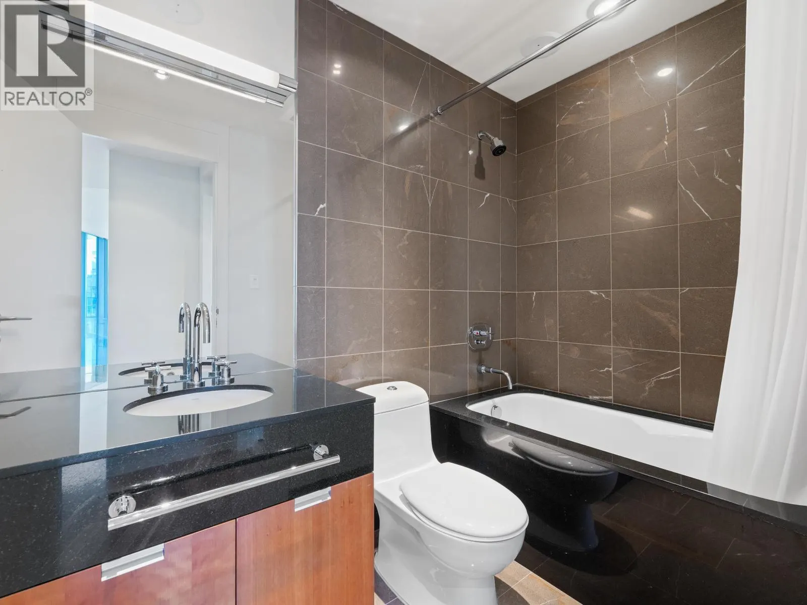 2803 1077 W CORDOVA STREET