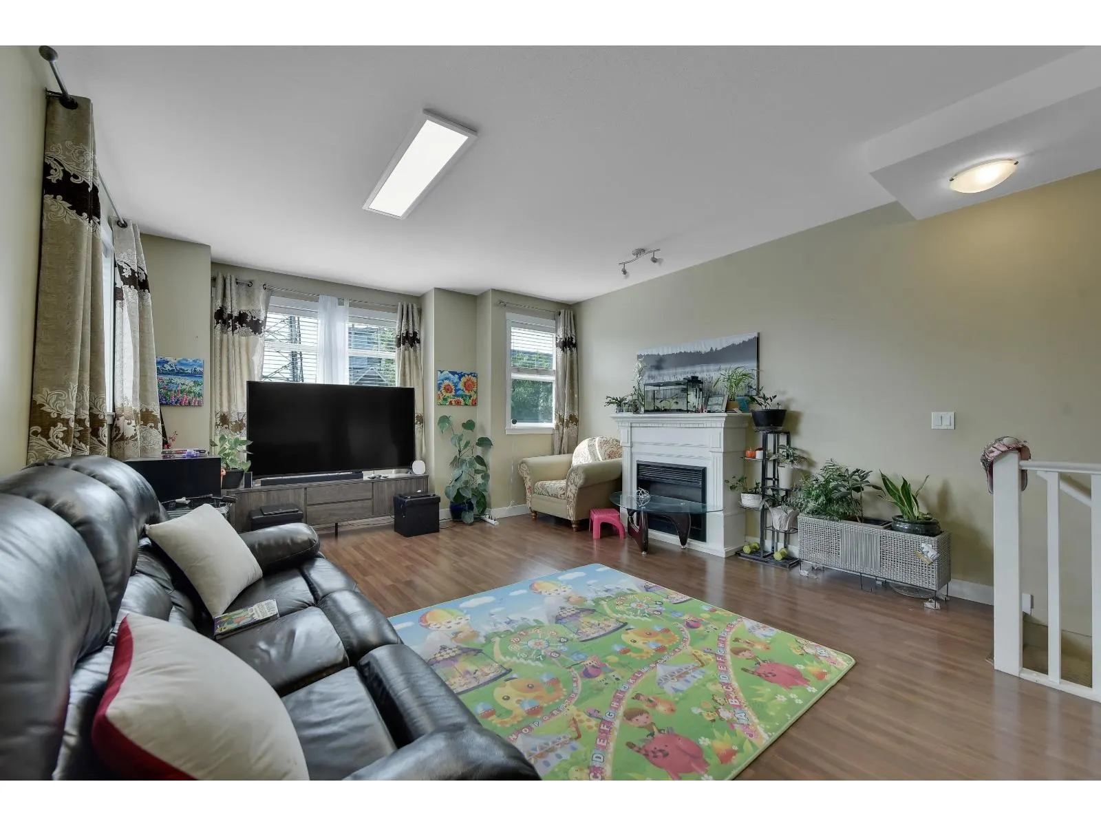 7 8676 158 STREET