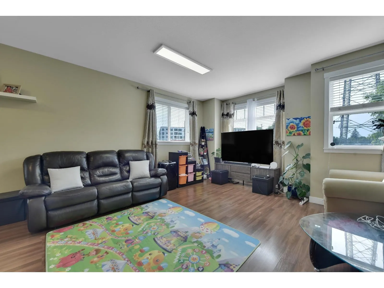 7 8676 158 STREET