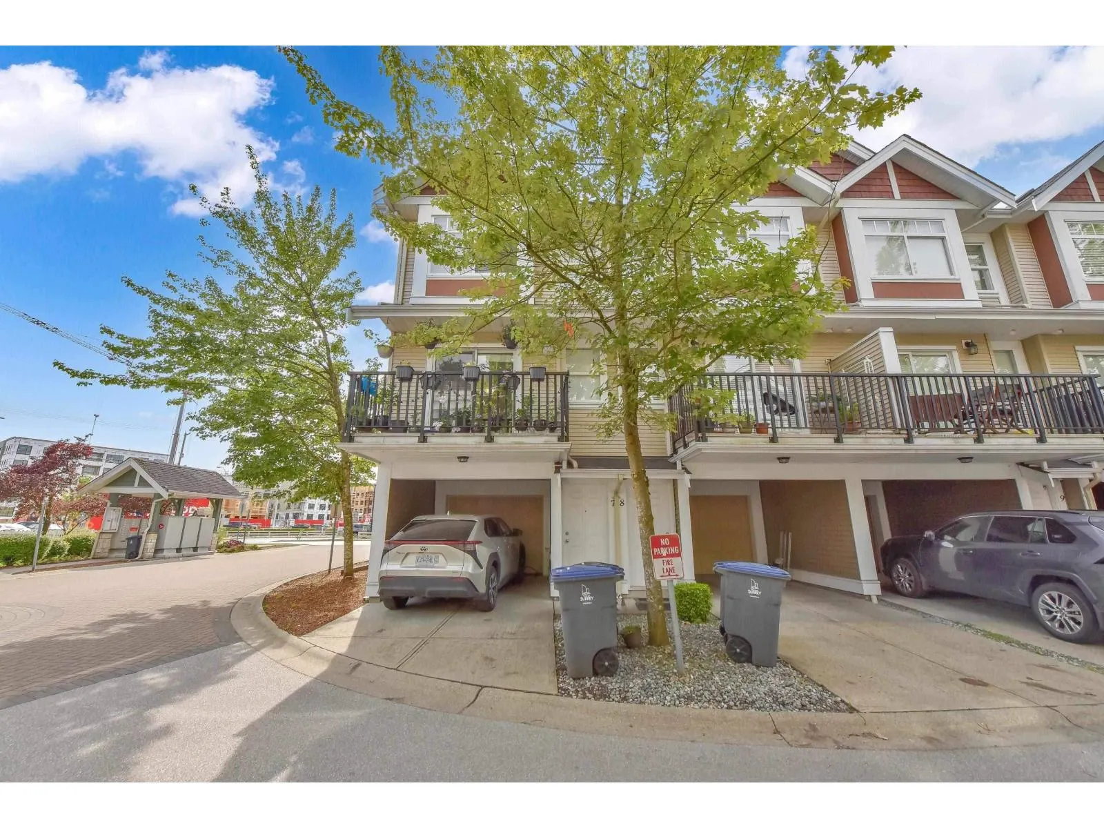 7 8676 158 STREET