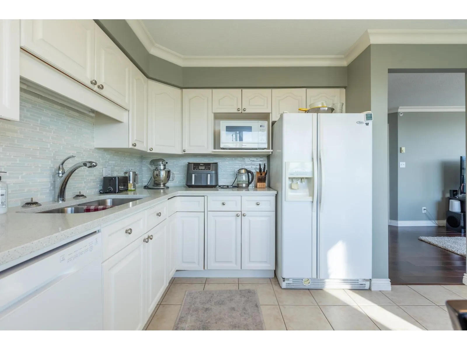 801 3190 GLADWIN ROAD