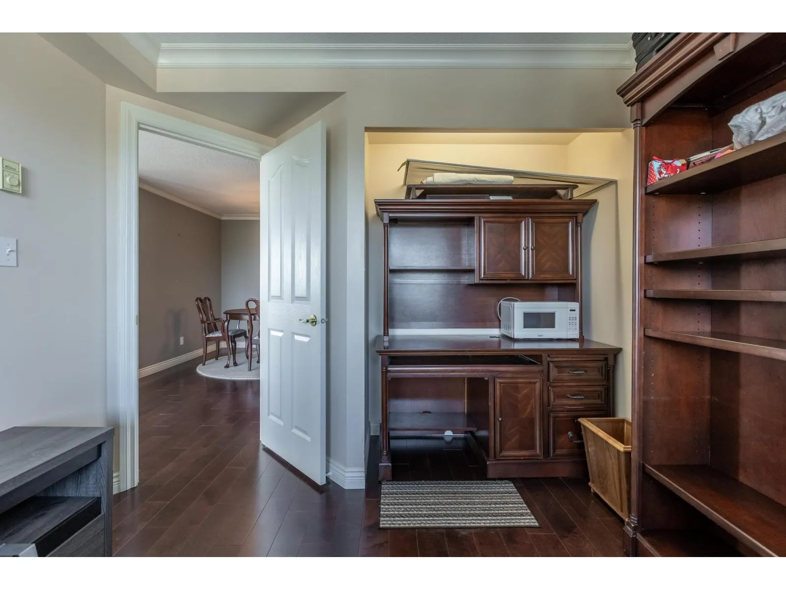801 3190 GLADWIN ROAD