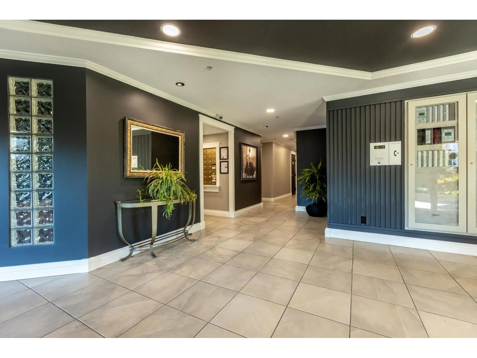 801 3190 GLADWIN ROAD