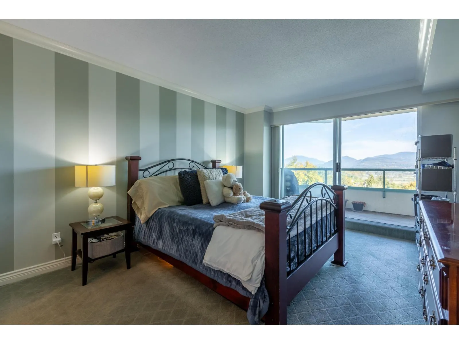 801 3190 GLADWIN ROAD