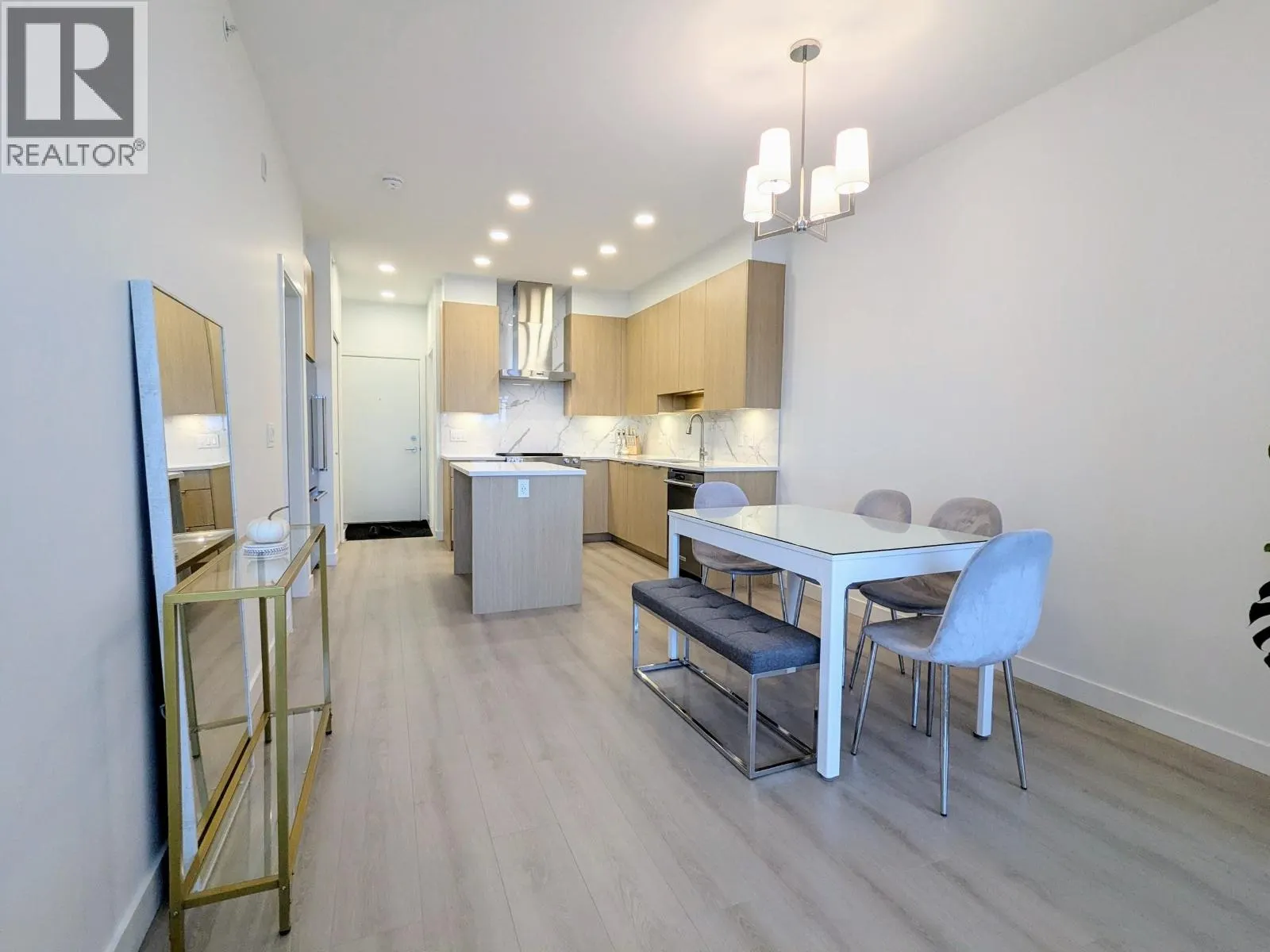 406 7799 17TH STREET