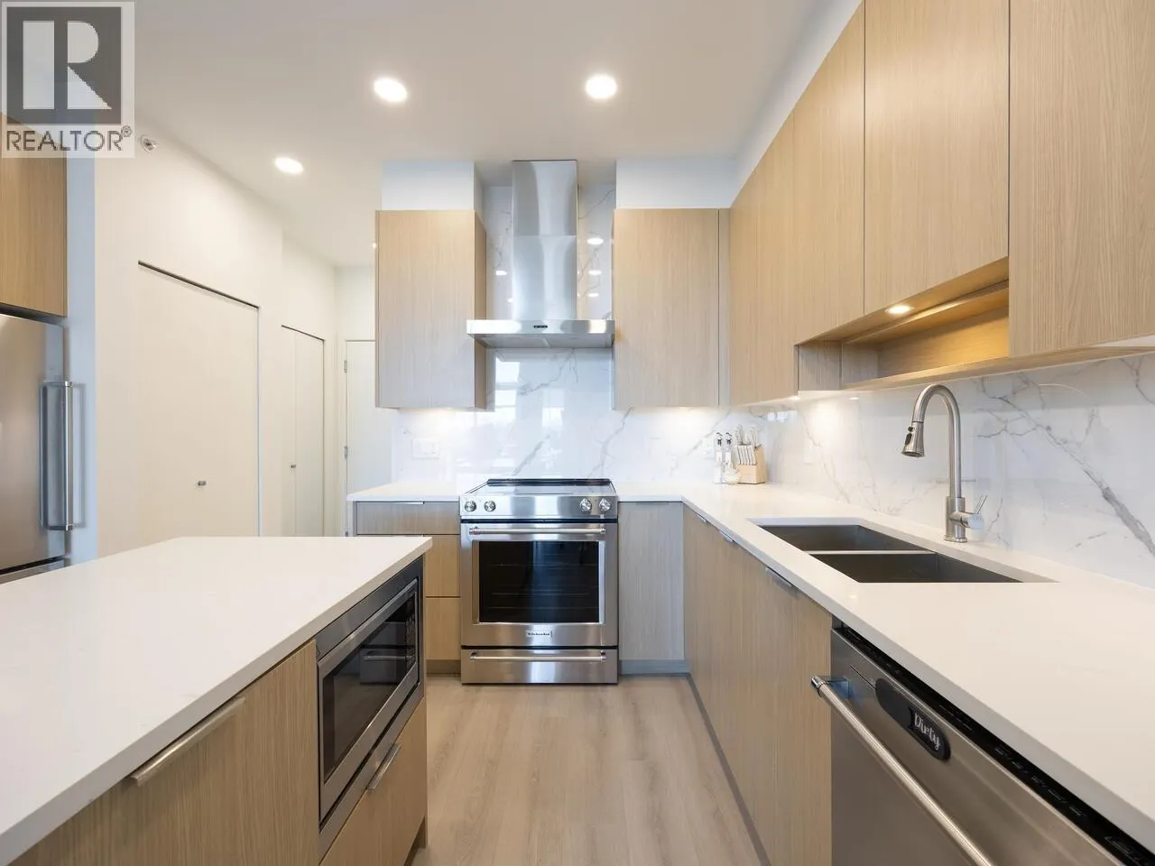 406 7799 17TH STREET