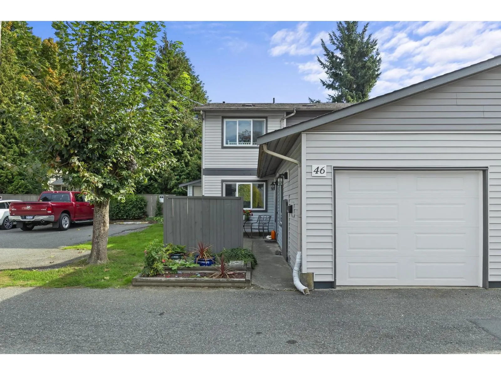 46 46689 FIRST AVENUE|Chilliwack Proper East