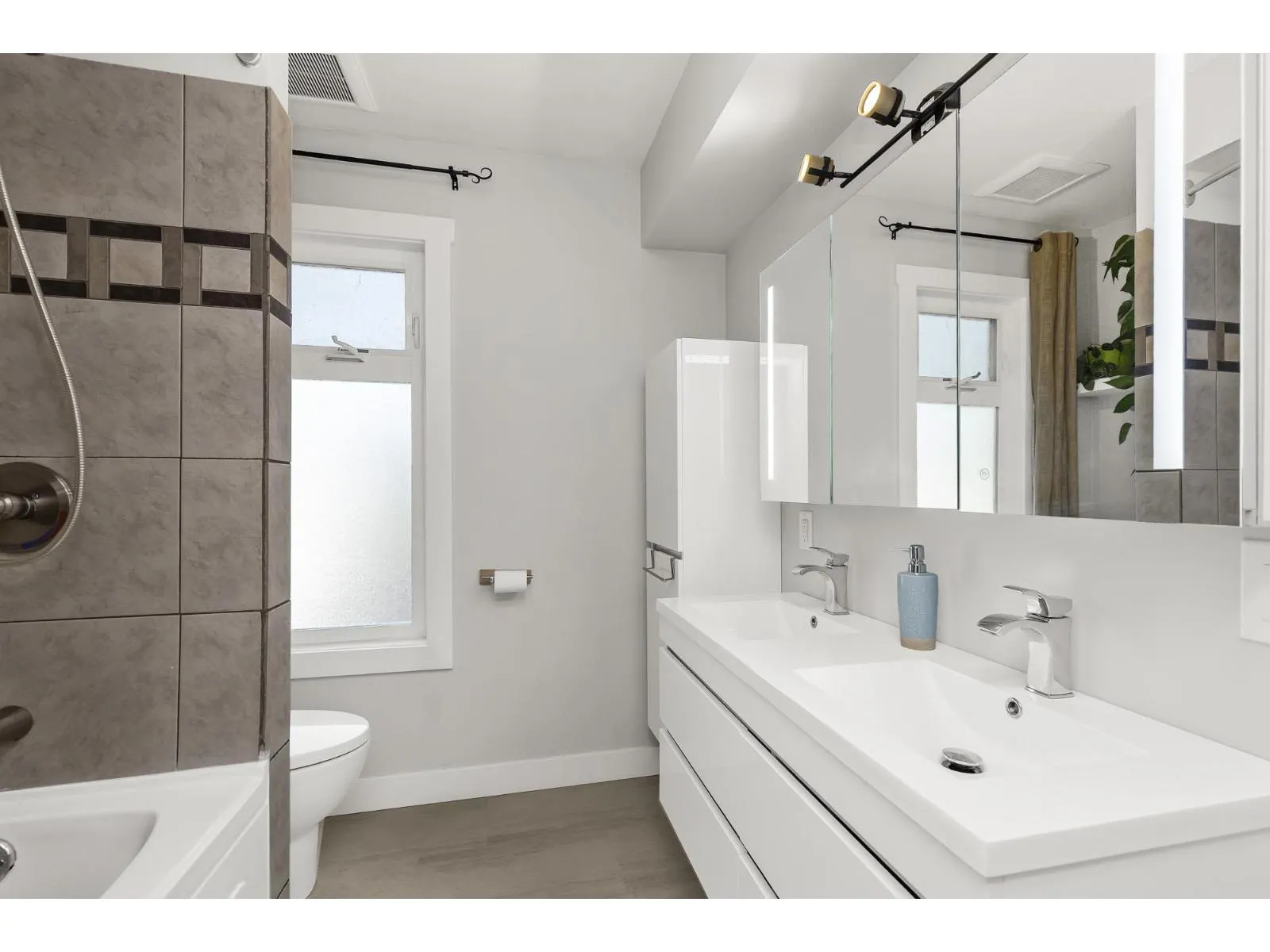 46 46689 FIRST AVENUE|Chilliwack Proper East
