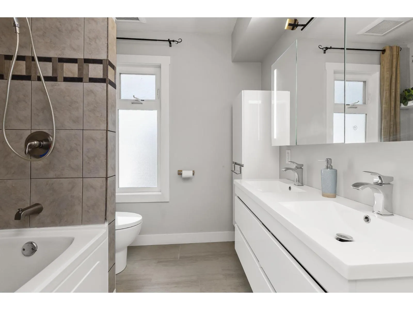 46 46689 FIRST AVENUE|Chilliwack Proper East