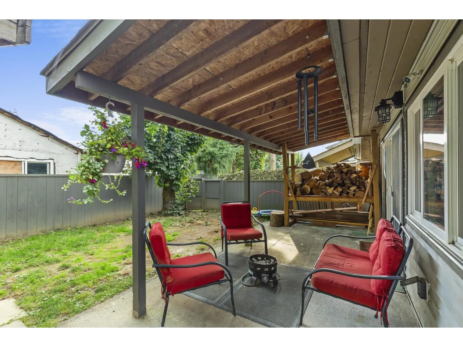 46 46689 FIRST AVENUE|Chilliwack Proper East