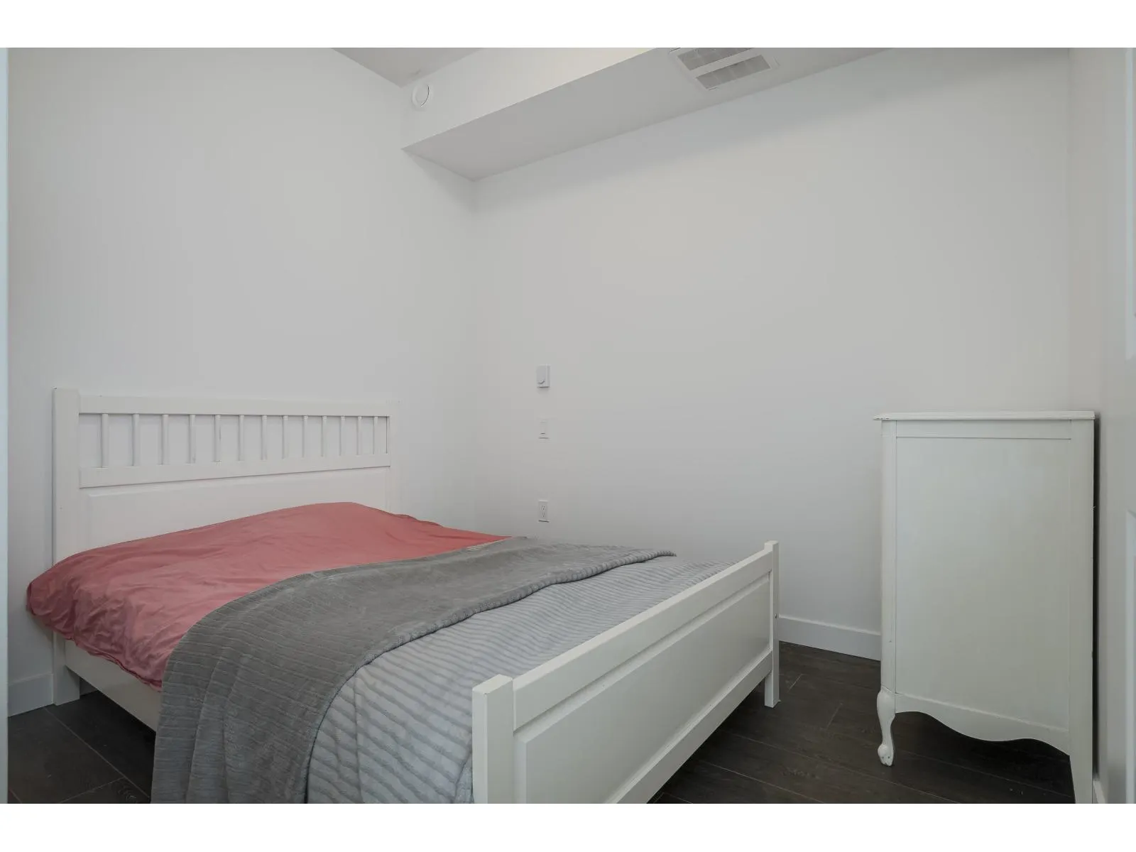 B226 20834 80 AVENUE