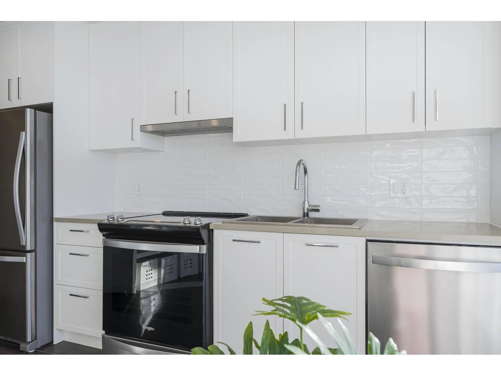 B226 20834 80 AVENUE