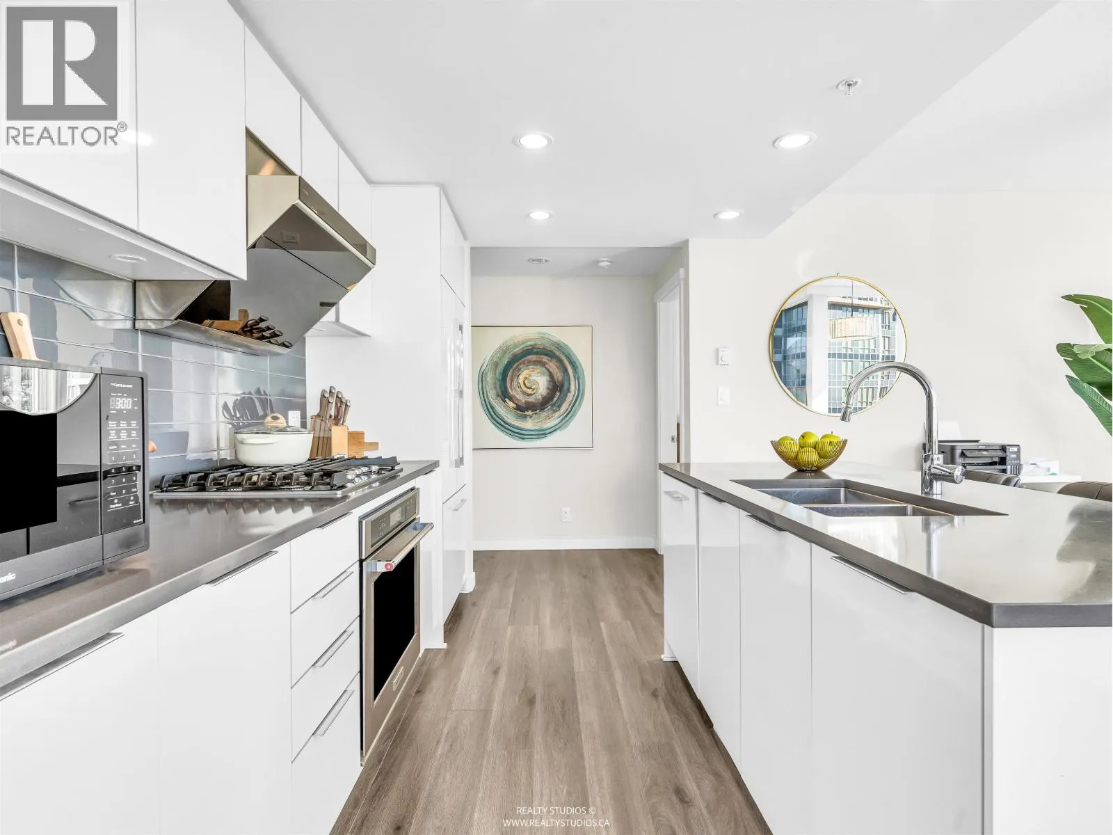 1905 3100 WINDSOR GATE