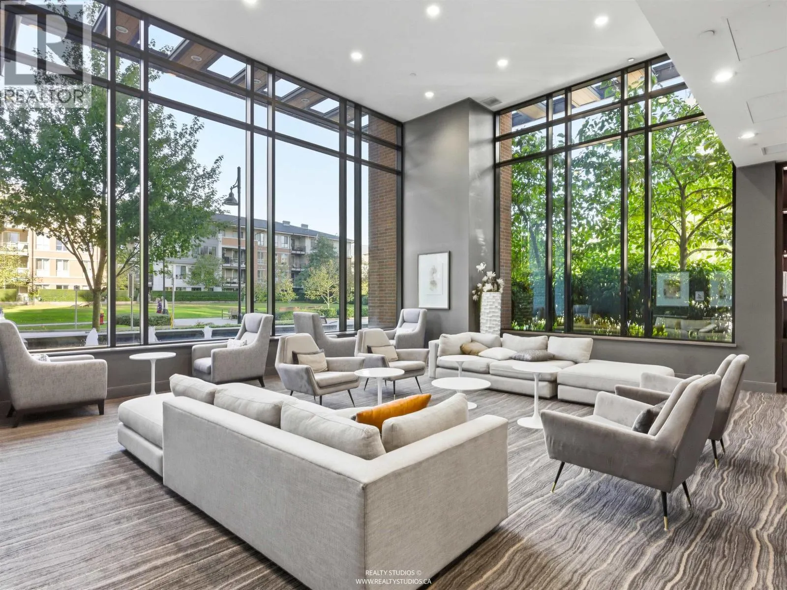 1905 3100 WINDSOR GATE