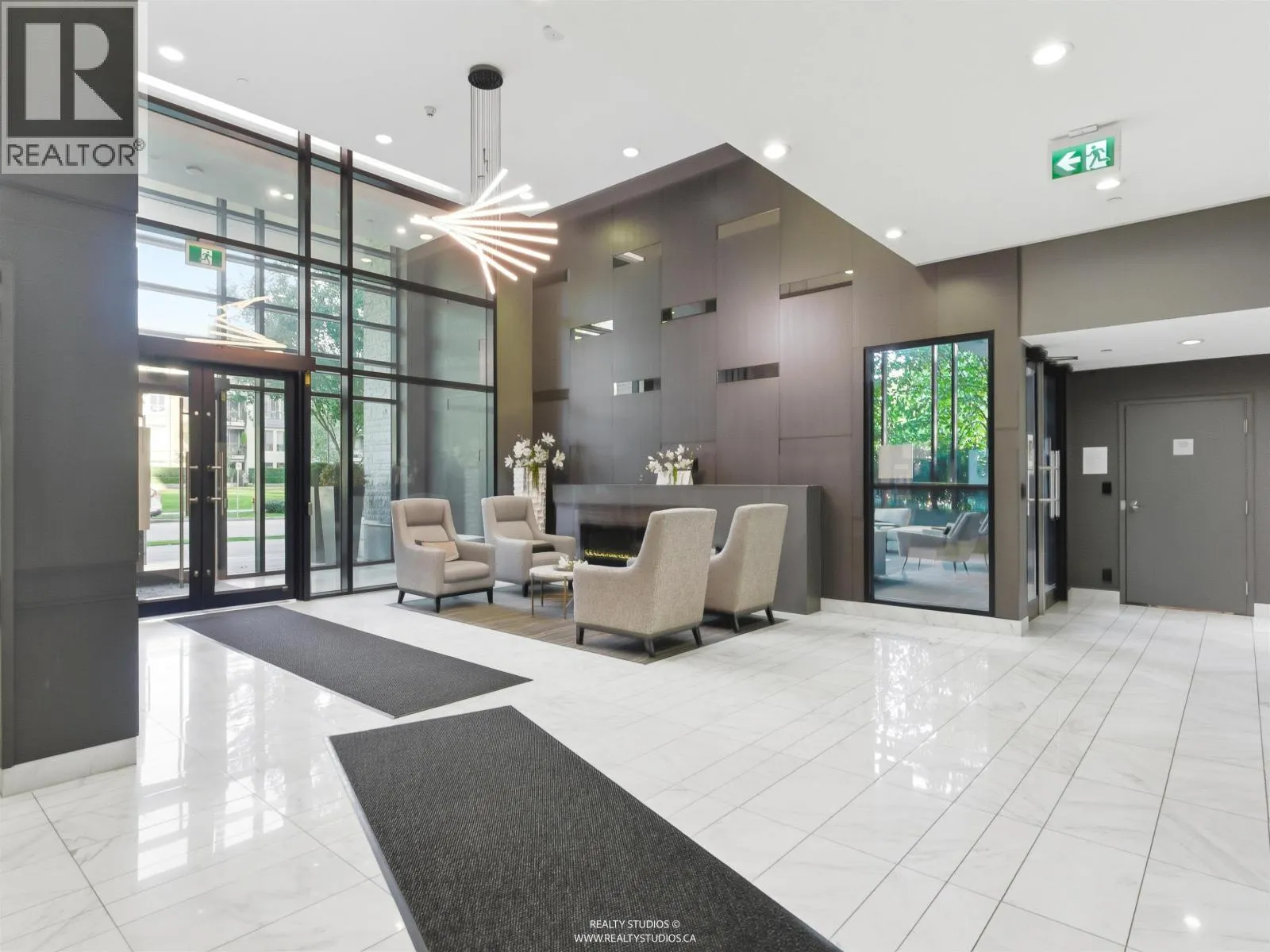 1905 3100 WINDSOR GATE