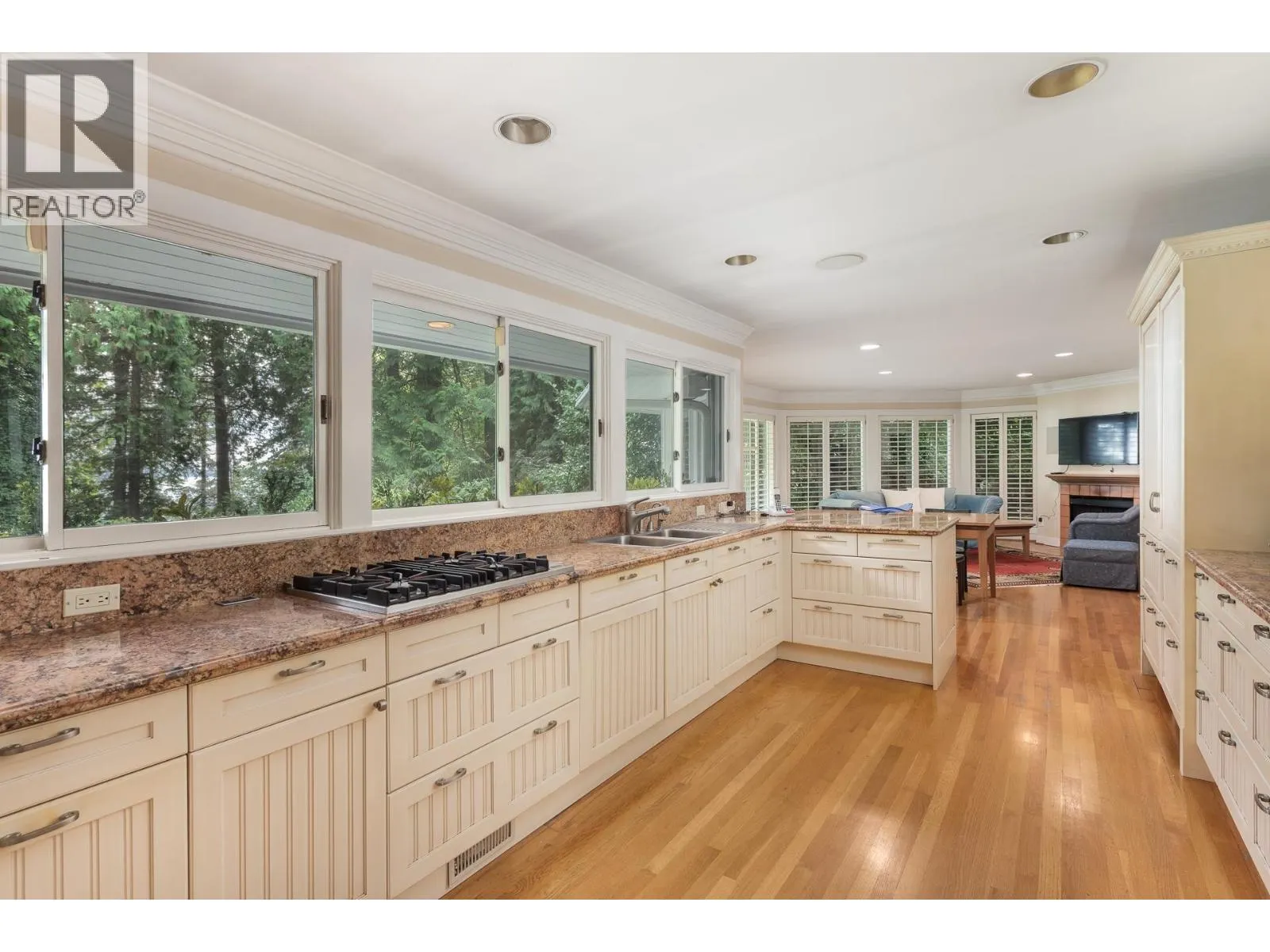 4708 DOGWOOD LANE