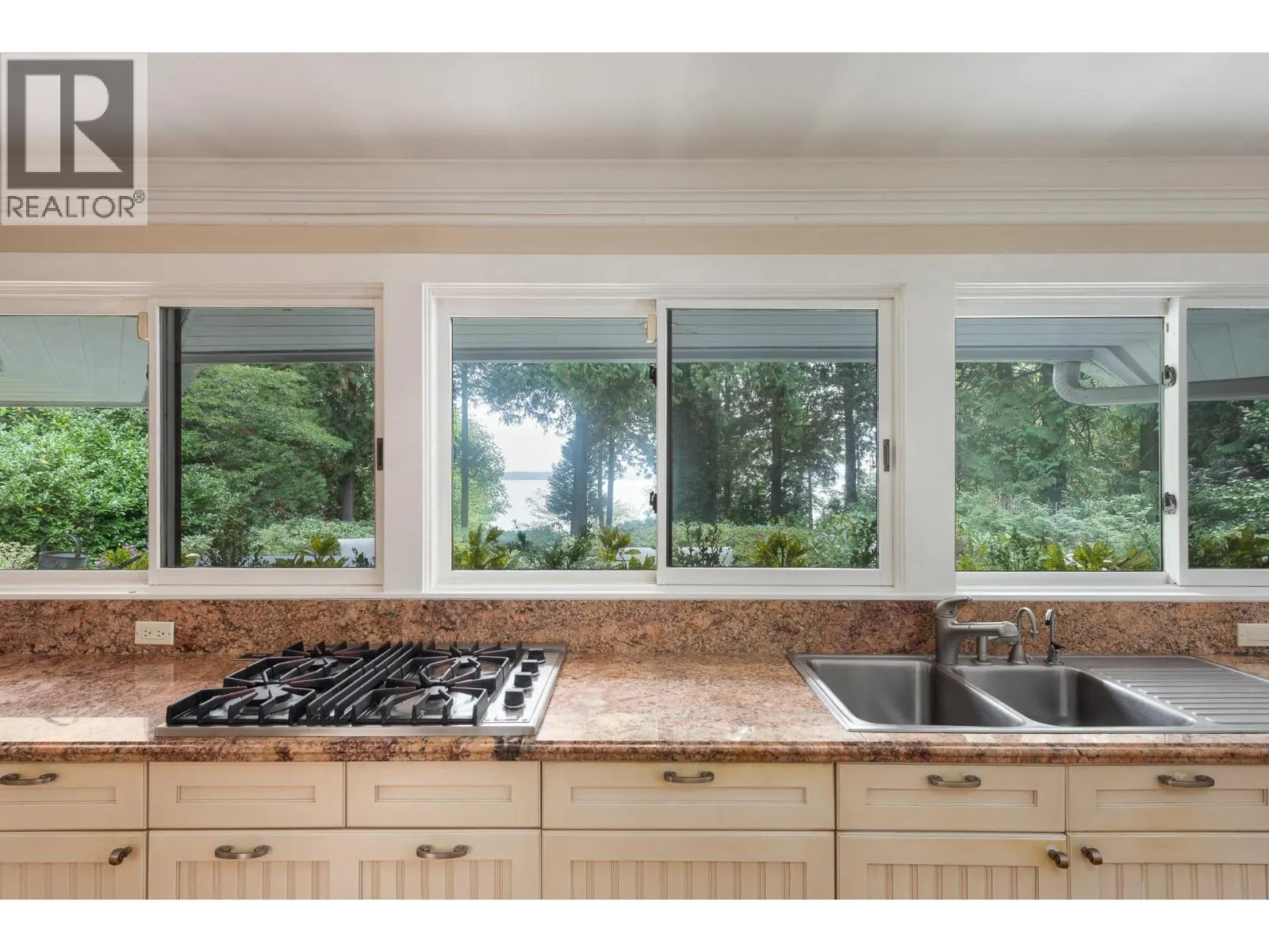 4708 DOGWOOD LANE