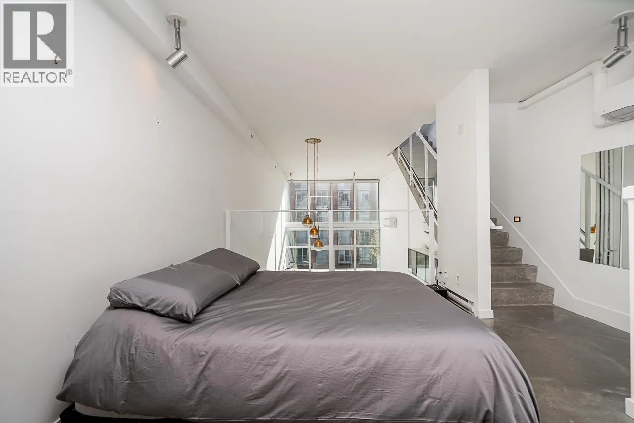 PH609 53 W HASTINGS STREET