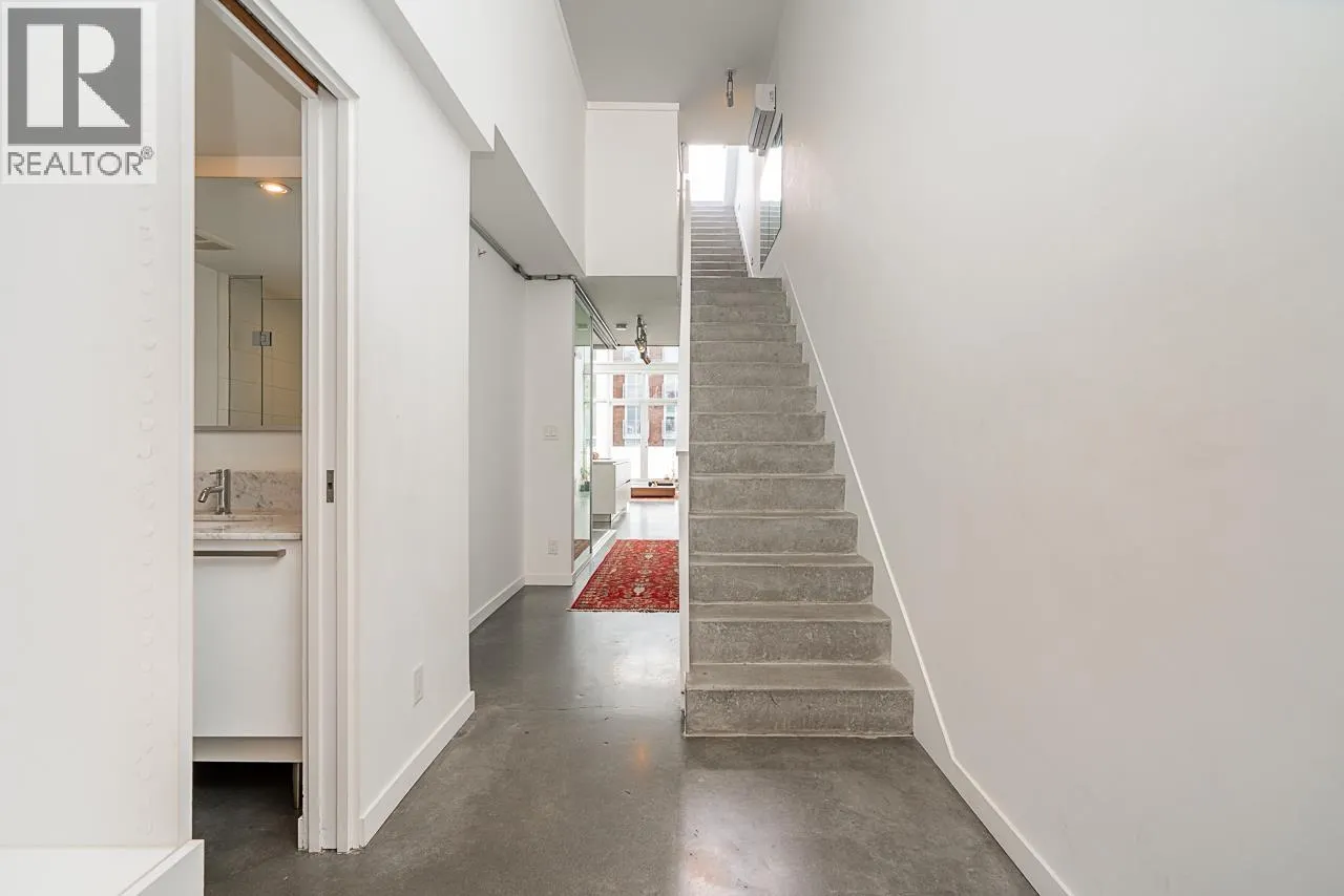 PH609 53 W HASTINGS STREET