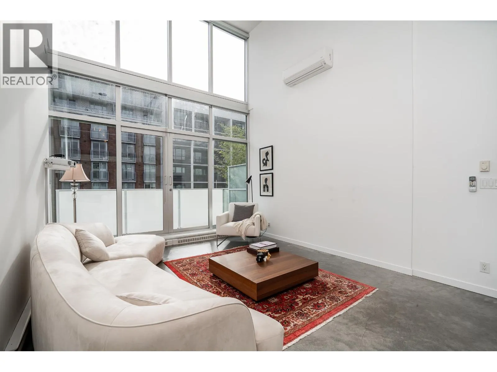 PH609 53 W HASTINGS STREET