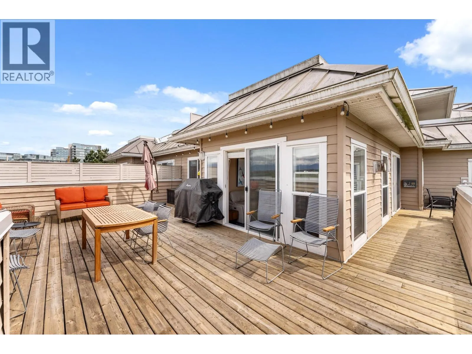 316 5880 DOVER CRESCENT