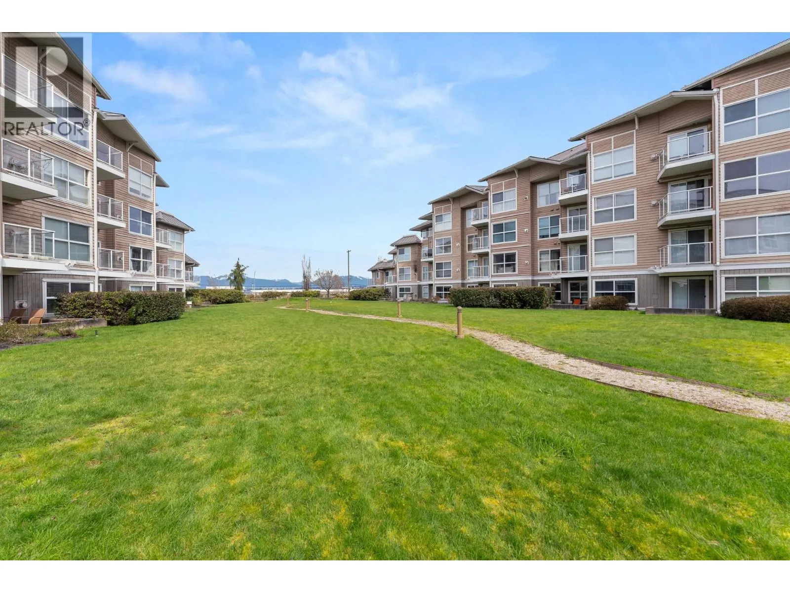 316 5880 DOVER CRESCENT