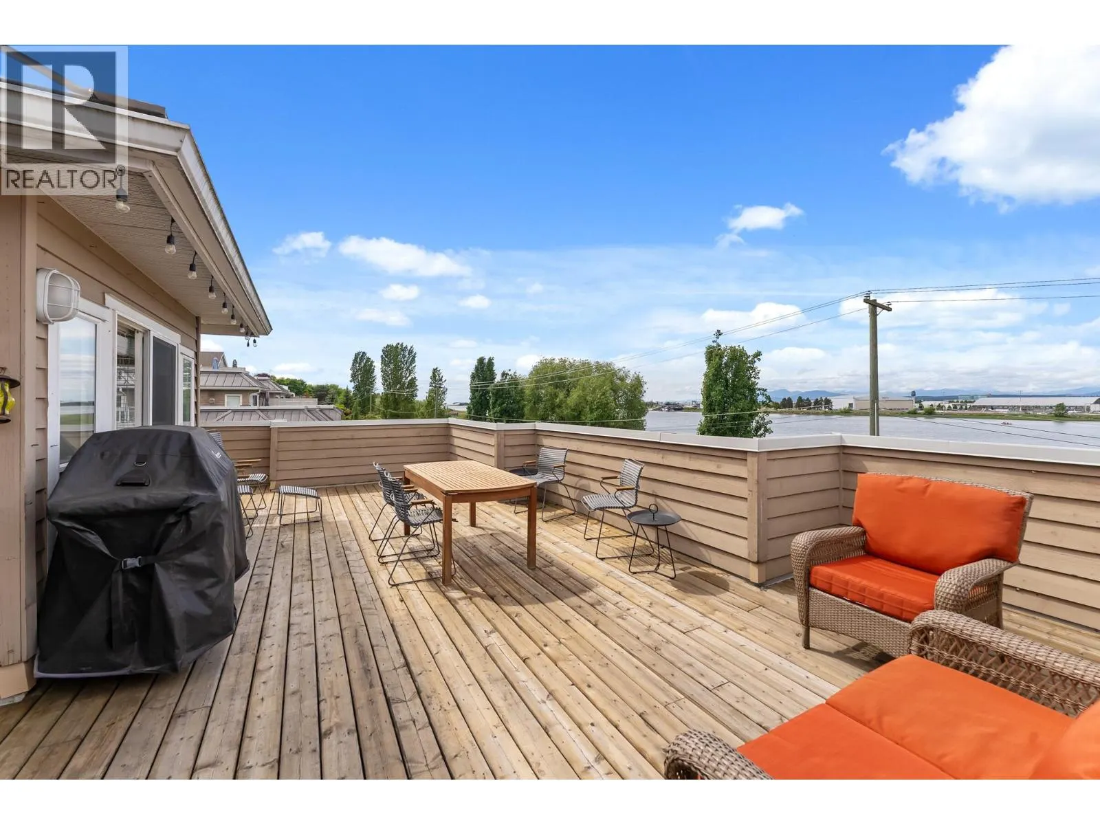 316 5880 DOVER CRESCENT