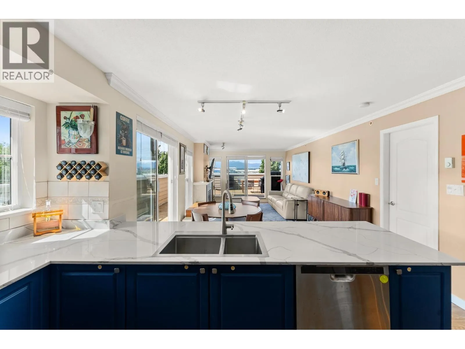 316 5880 DOVER CRESCENT