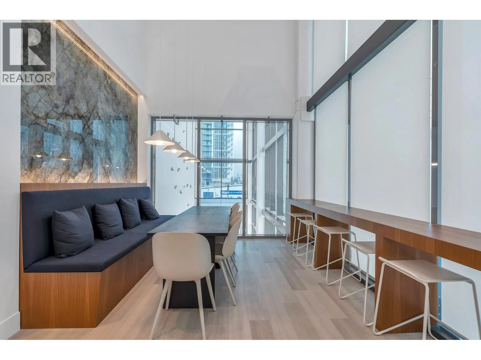 2501 2425 ALPHA AVENUE