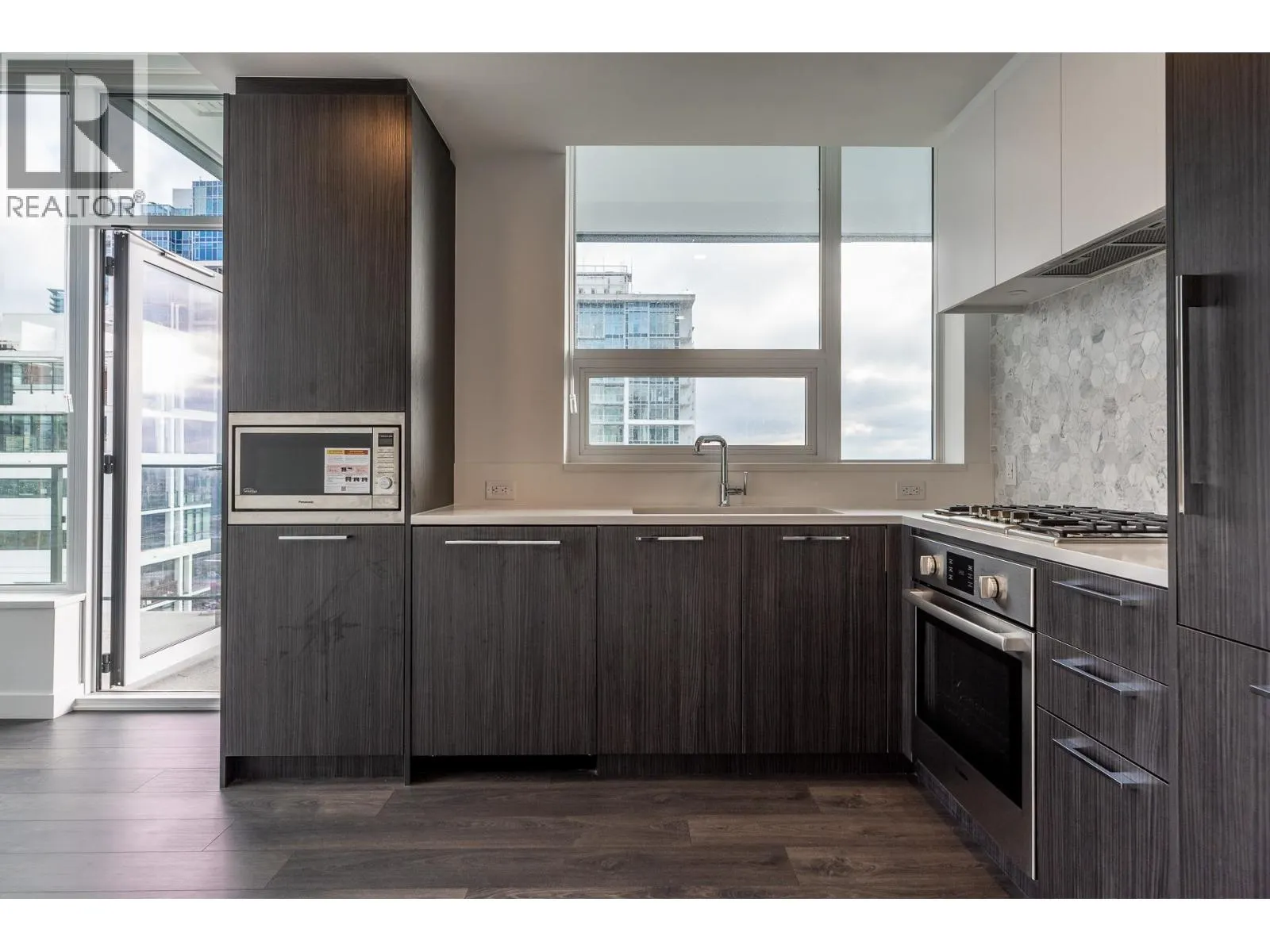 2501 2425 ALPHA AVENUE