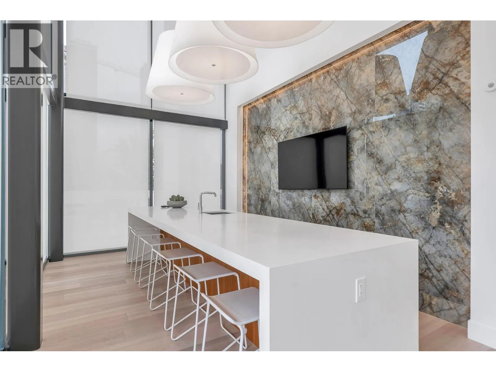 2501 2425 ALPHA AVENUE