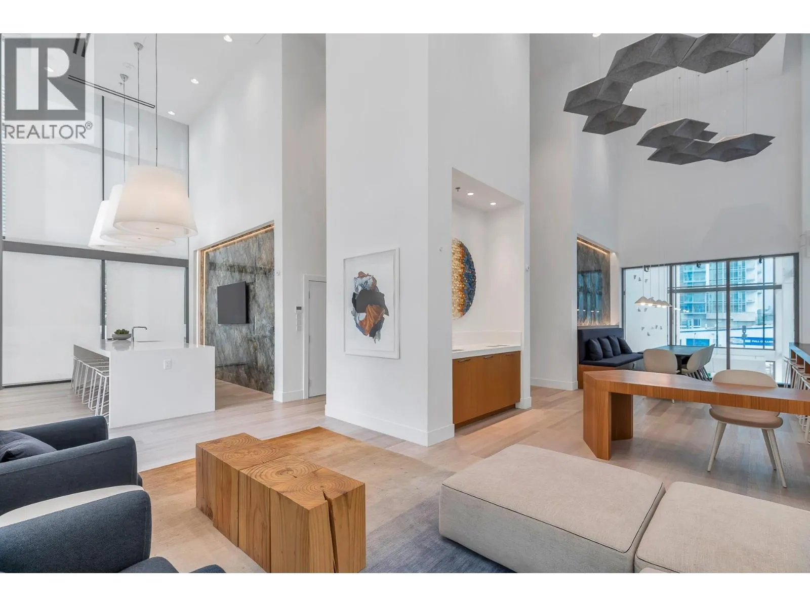 2501 2425 ALPHA AVENUE