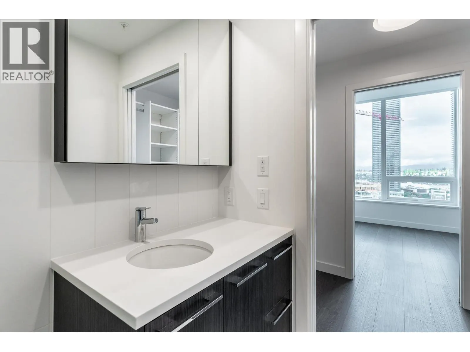 2501 2425 ALPHA AVENUE