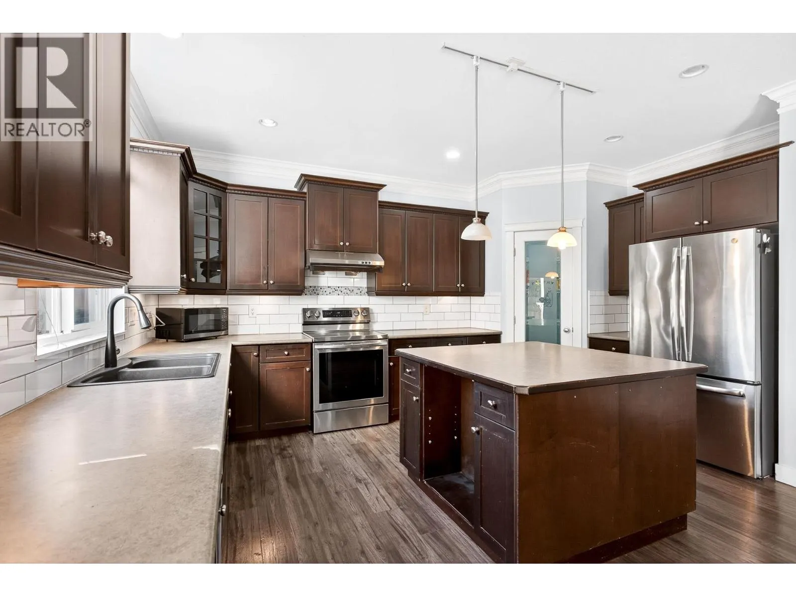 1118 11497 236 STREET