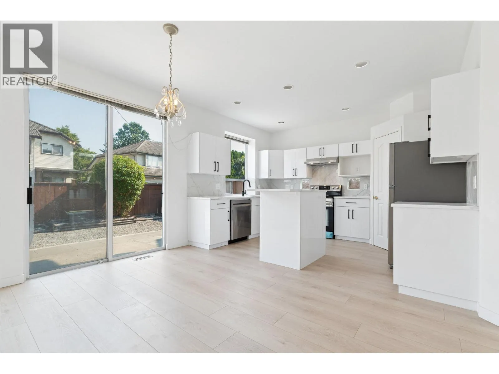 1239 THAMES CLOSE