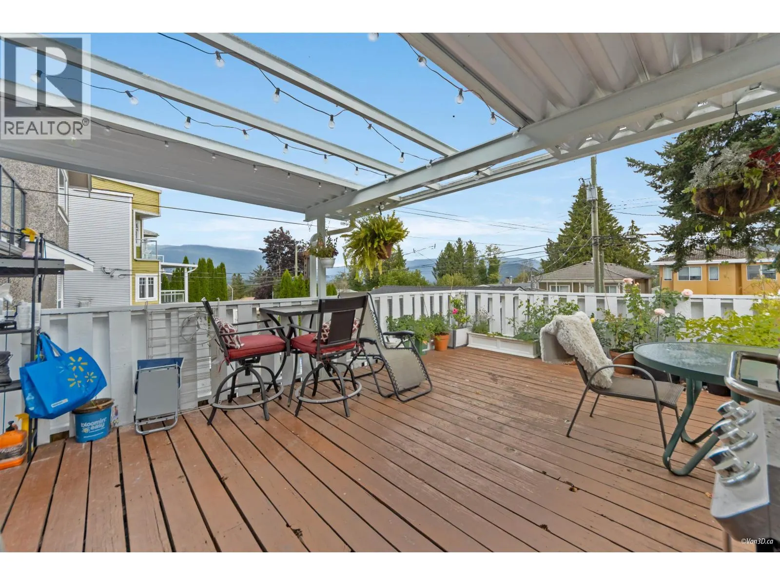 10 N STRATFORD AVENUE