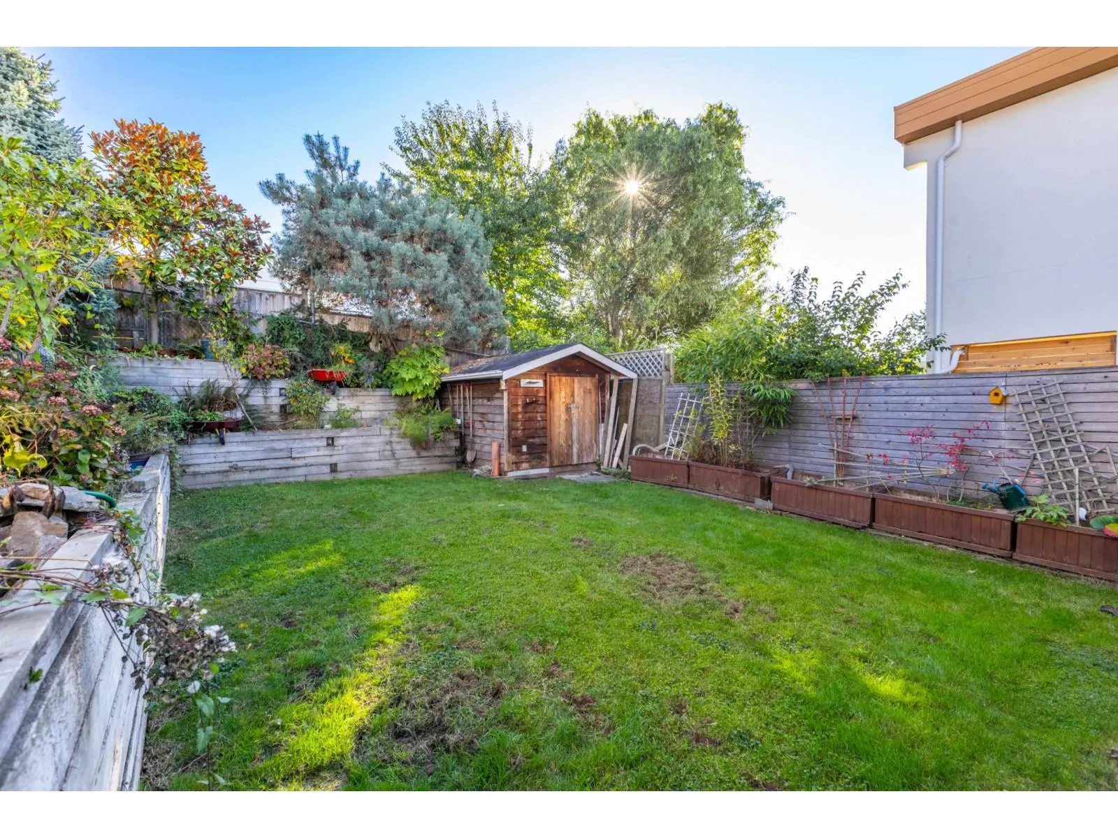832 STEVENS STREET