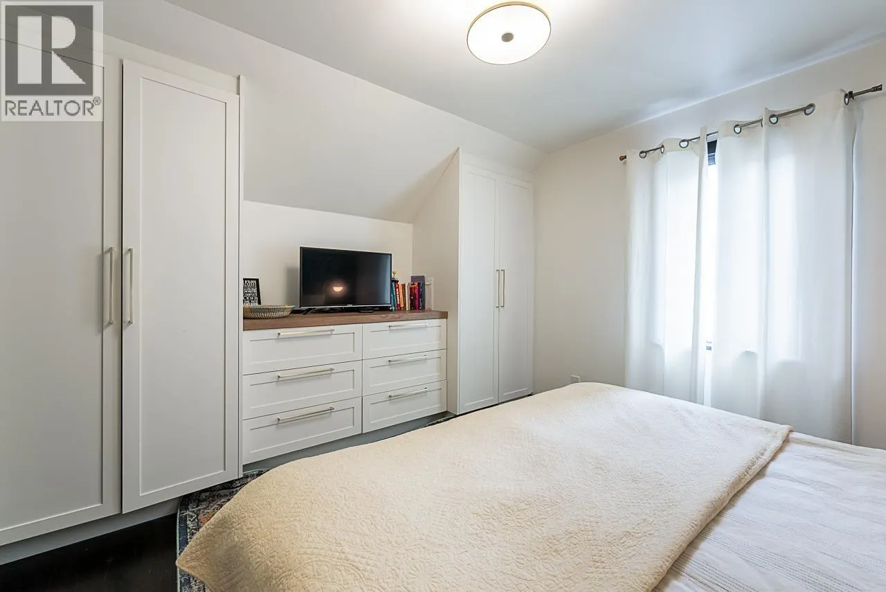 341 W 22ND AVENUE