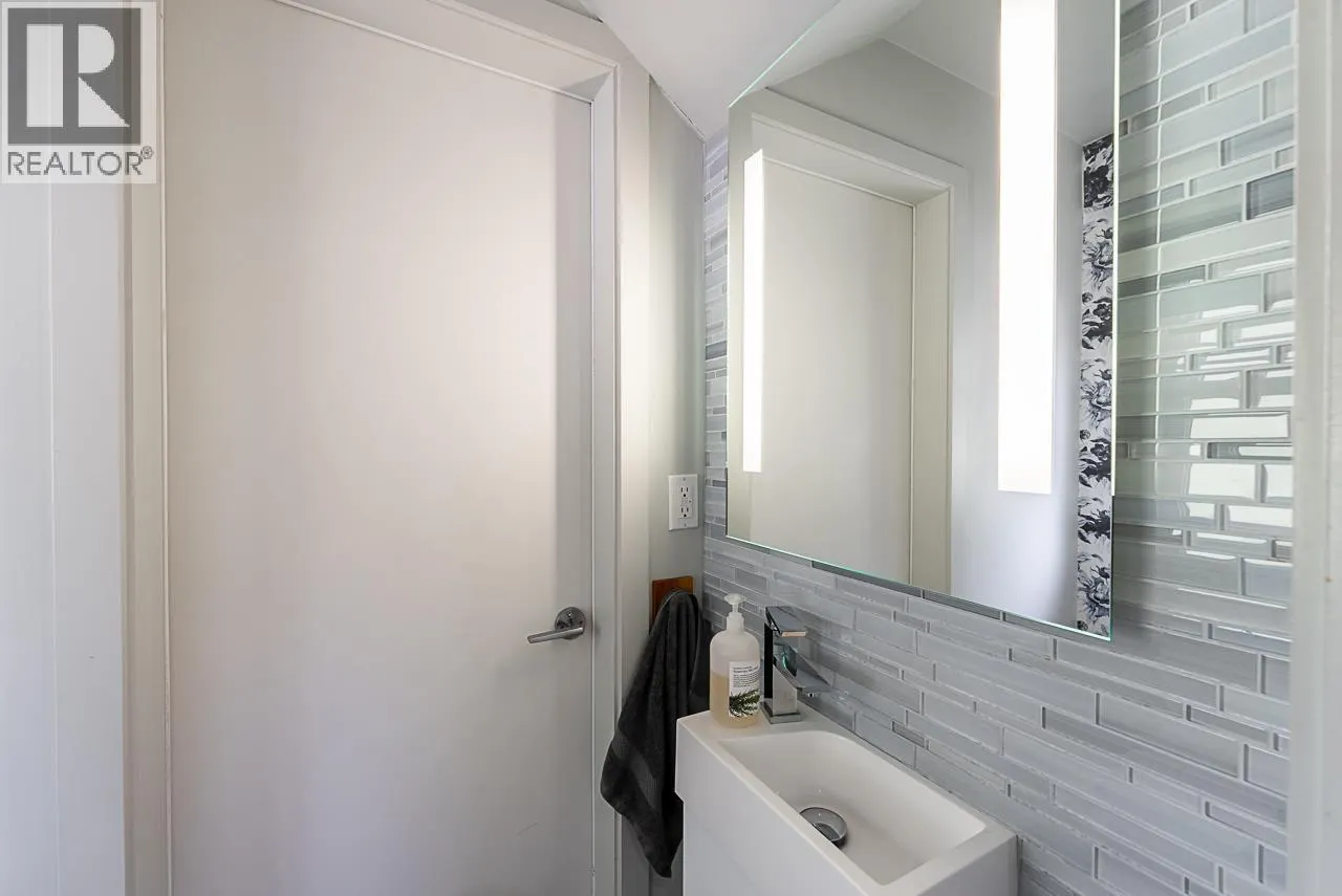 341 W 22ND AVENUE
