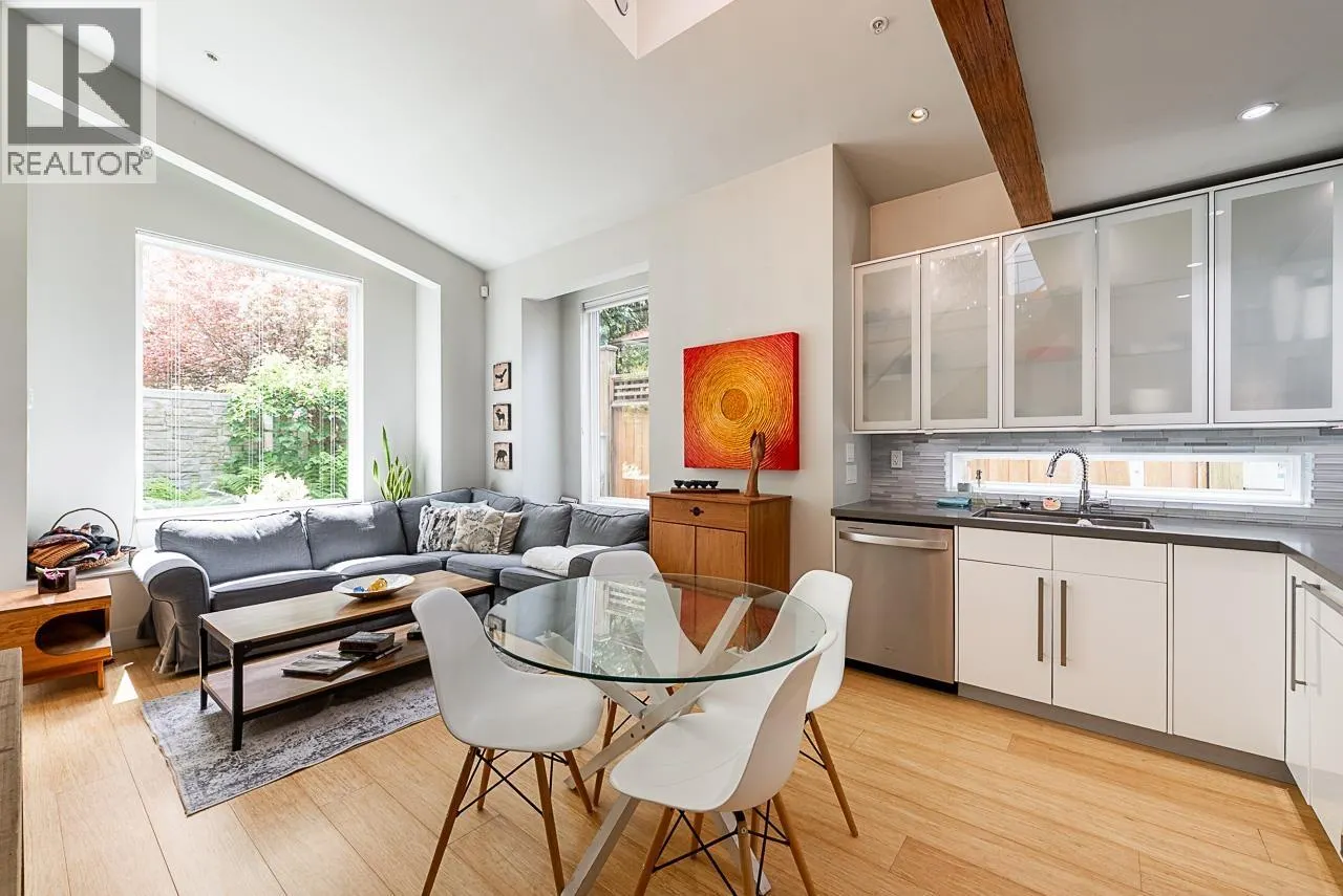 341 W 22ND AVENUE