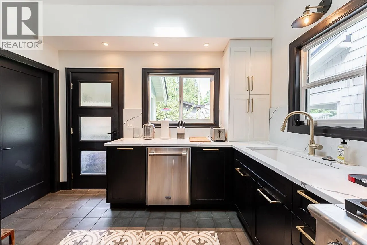 341 W 22ND AVENUE