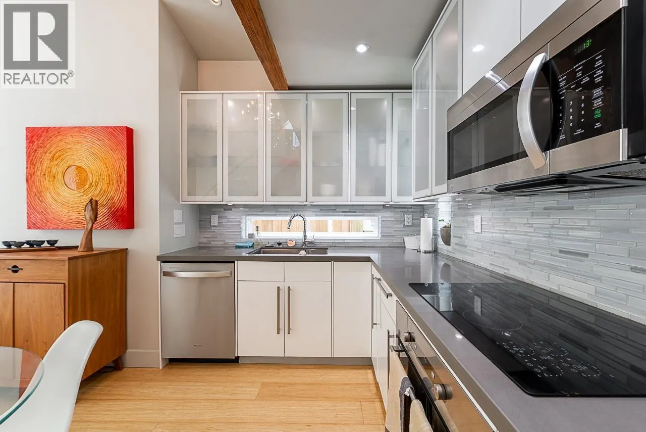 341 W 22ND AVENUE