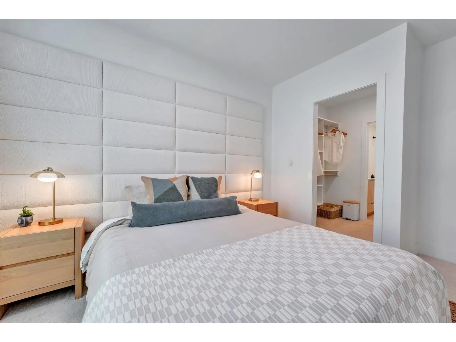 B206 5360 204TH STREET