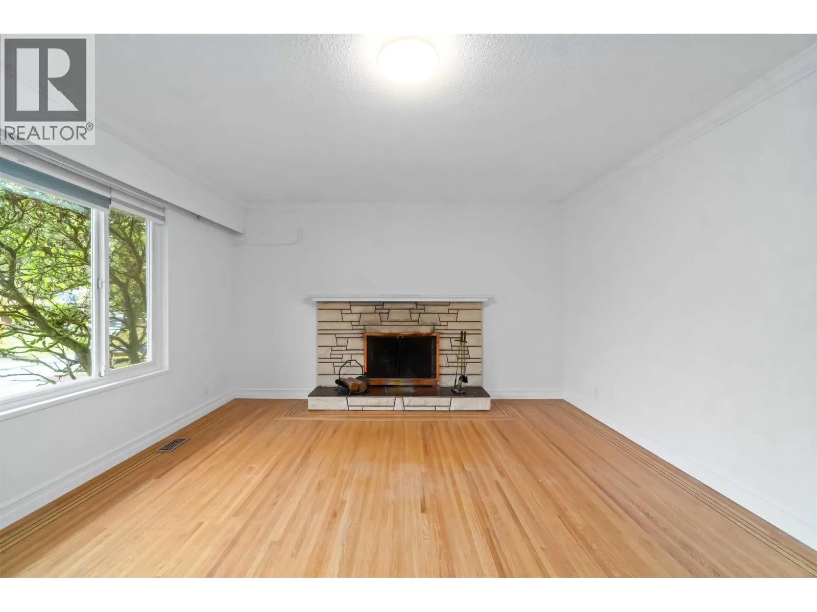 595 GARROW DRIVE