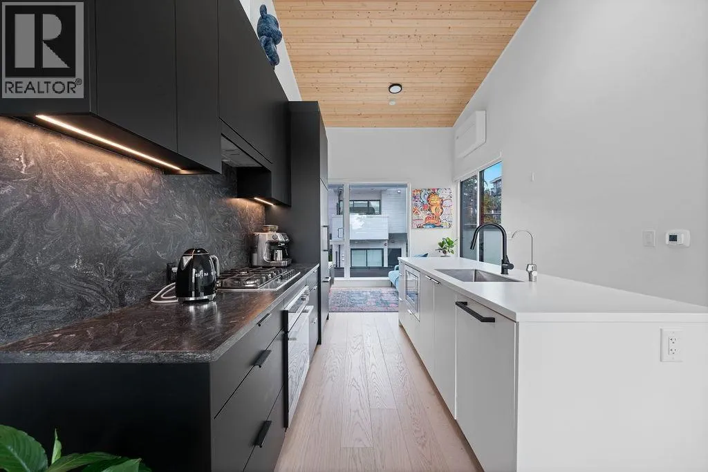201 650 E 2ND STREET
